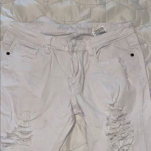 Distressed white skinny jeans